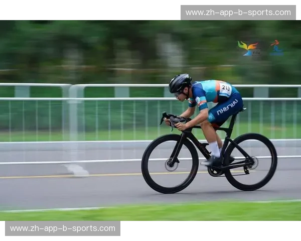 公路车球队：风与速度的青春宣言